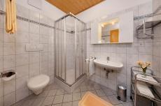 Ferienwohnung Marling − Dusche & WC