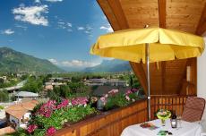 Balkon mit Blick Richtung Meran und auf die Etsch